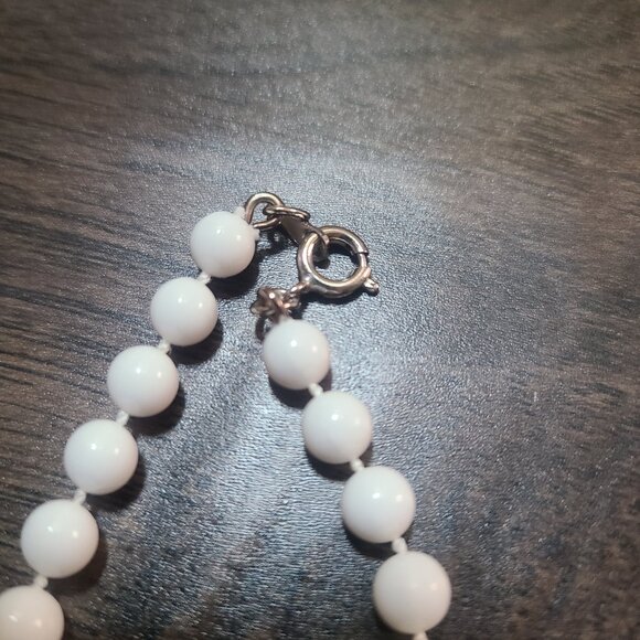 Vintage White Bead Necklace - 80s - Picture 3 of 6